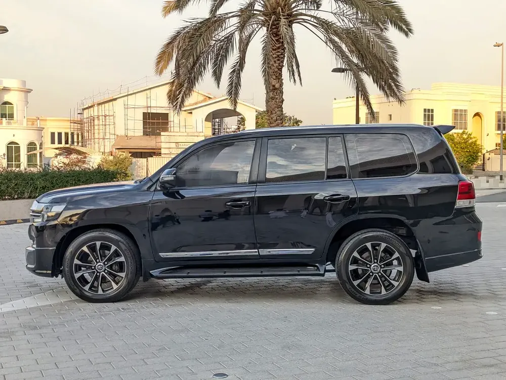 TOYOTA LAND CRUISER 2018 DIESEL V8 D-4D GCC IN EXCELLENT CONDITION - Image 15