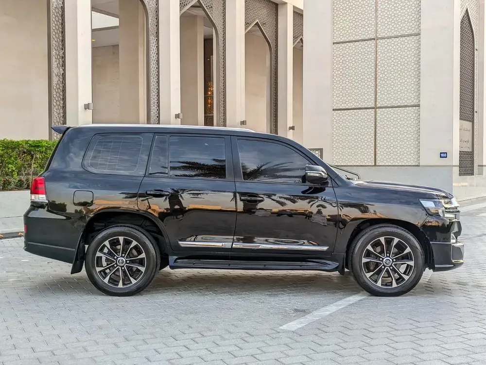 TOYOTA LAND CRUISER 2018 DIESEL V8 D-4D GCC IN EXCELLENT CONDITION - Image 16