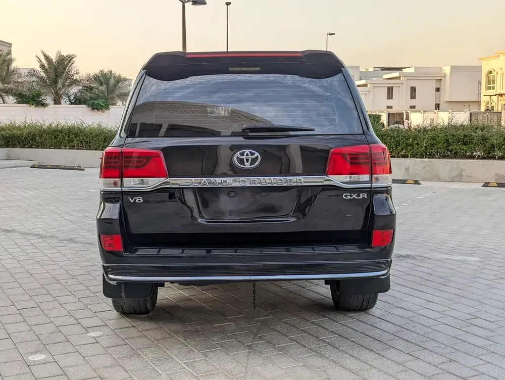 TOYOTA LAND CRUISER 2018 DIESEL V8 D-4D GCC IN EXCELLENT CONDITION - Image 17