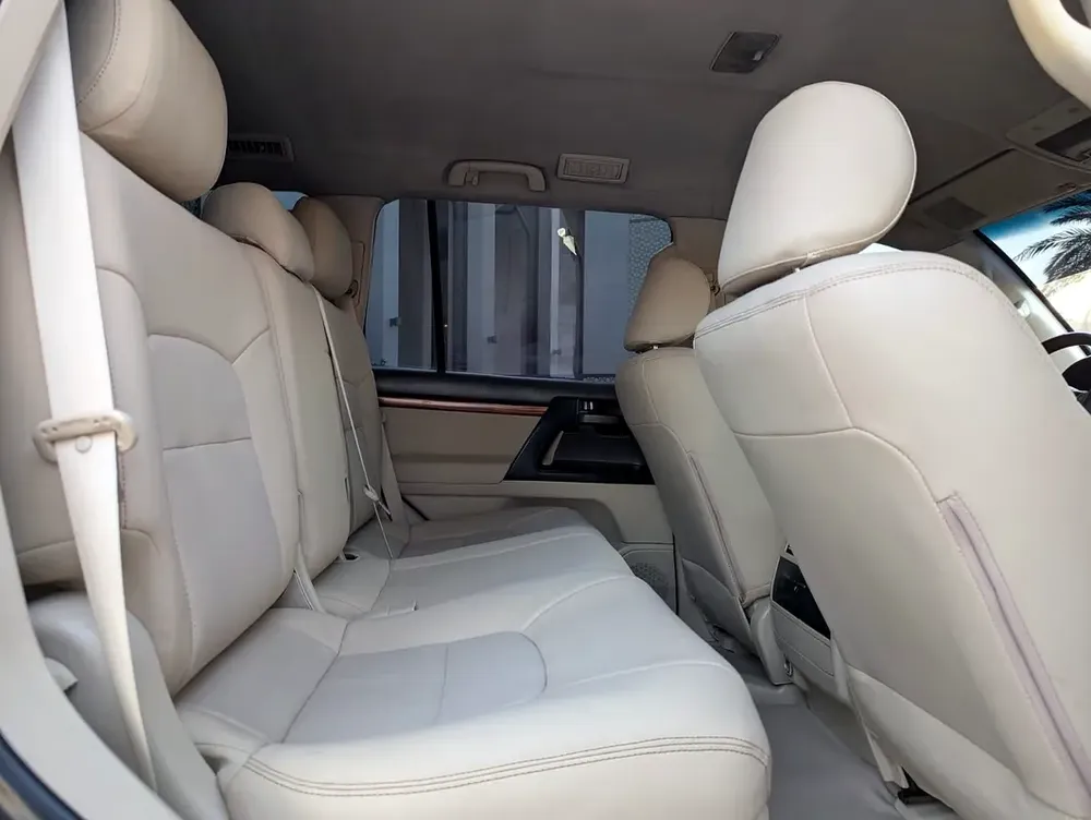TOYOTA LAND CRUISER 2018 DIESEL V8 D-4D GCC IN EXCELLENT CONDITION - Image 5