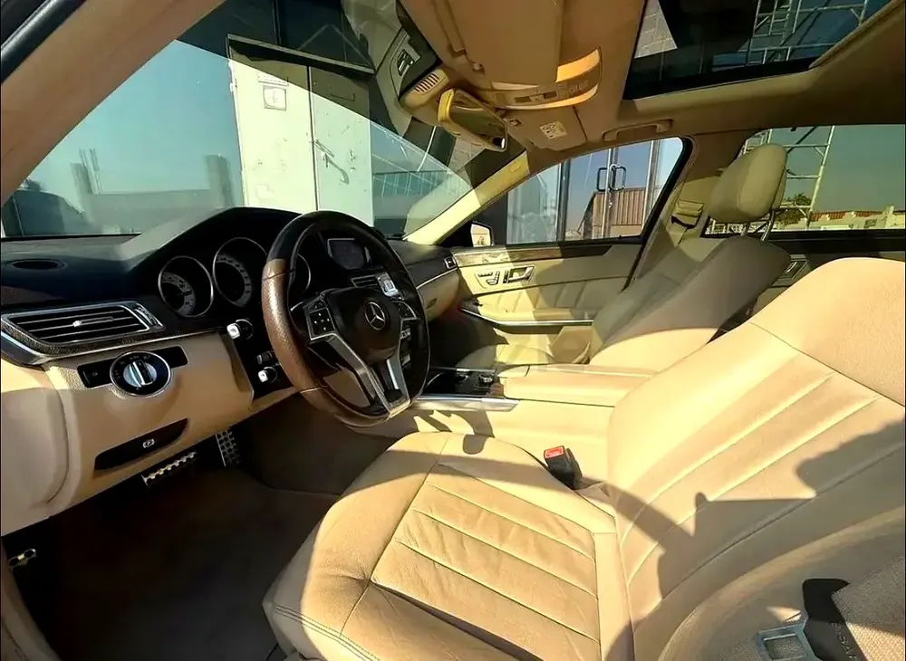 MERCEDES BENZ E300 2016 GCC - Image 4