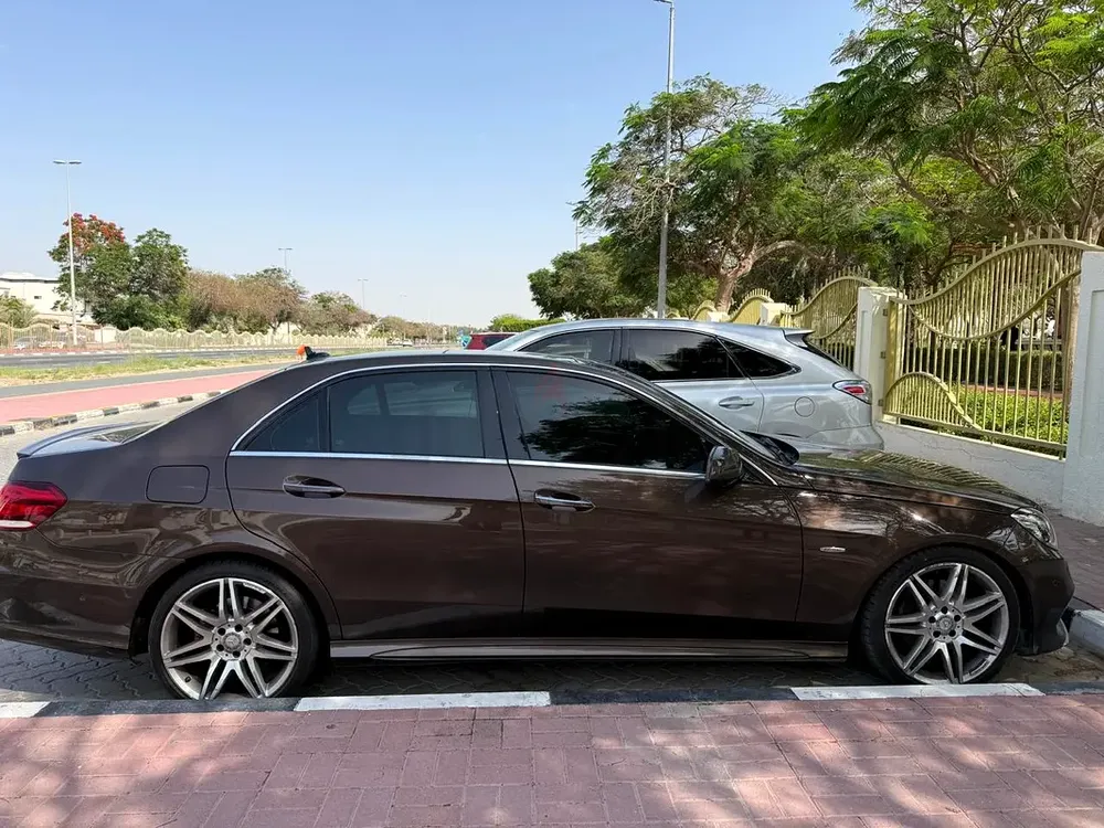 MERCEDES BENZ E300 2016 GCC - Image 6