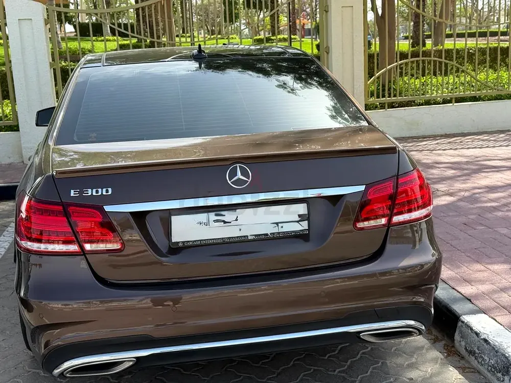 MERCEDES BENZ E300 2016 GCC - Image 7