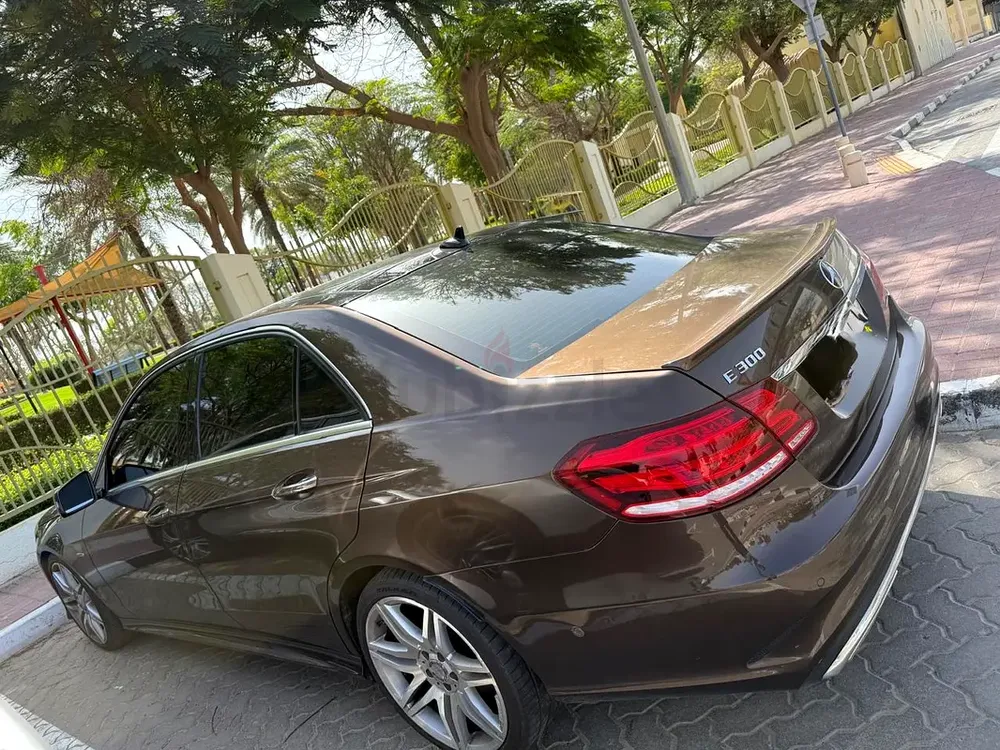 MERCEDES BENZ E300 2016 GCC - Image 8