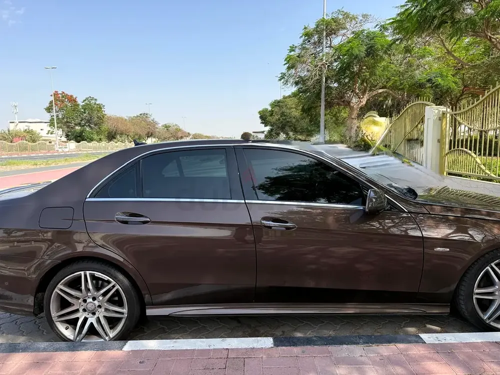 MERCEDES BENZ E300 2016 GCC - Image 9