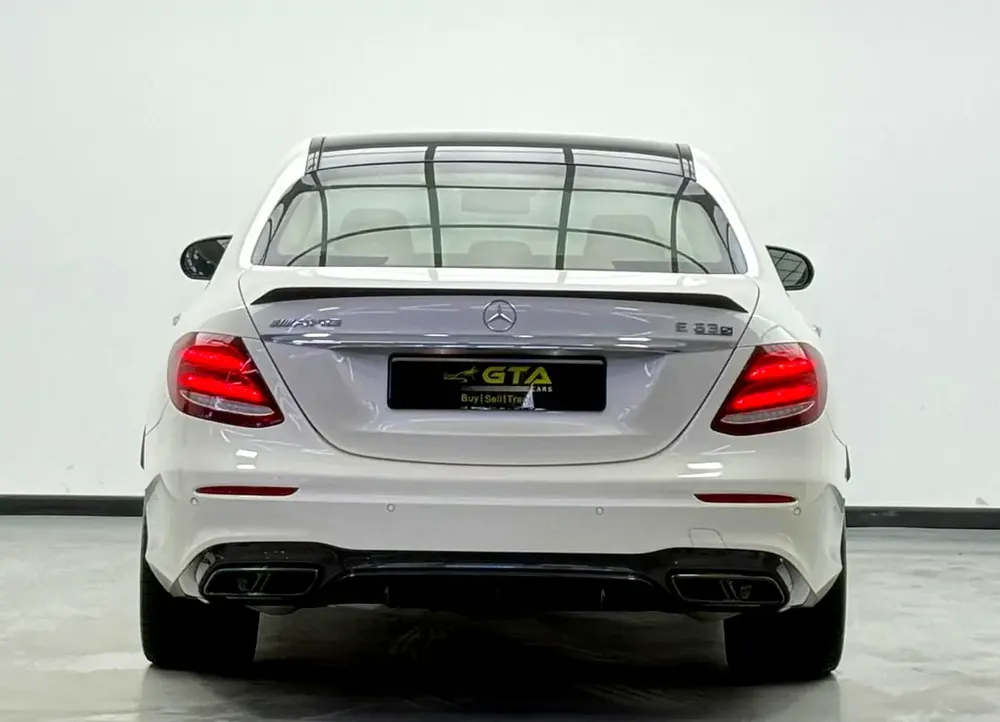 2018 Mercedes Benz E63 S AMG, Full Service History, Carbon Fiber Package, Excellent Condition, GCC - Image 5