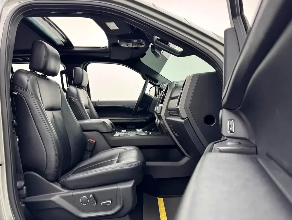 2019 Ford Expedition XLT, Ford Service History, 2027 Ford Warranty and Service Pack, GCC - Image 12