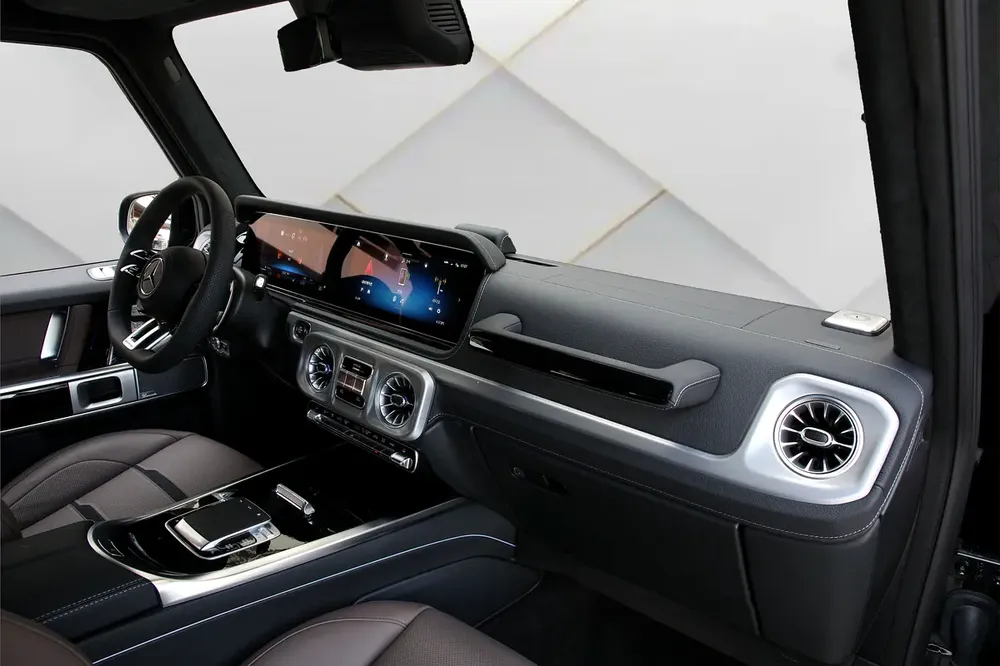 2025 MERCEDES BENZ G63 AMG - FULLY LOADED - BRAND NEW - Image 12
