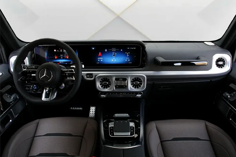 2025 MERCEDES BENZ G63 AMG - FULLY LOADED - BRAND NEW - Image 13