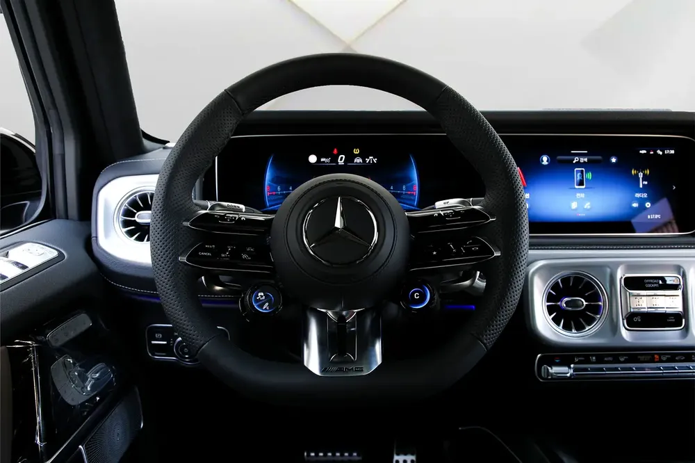 2025 MERCEDES BENZ G63 AMG - FULLY LOADED - BRAND NEW - Image 14