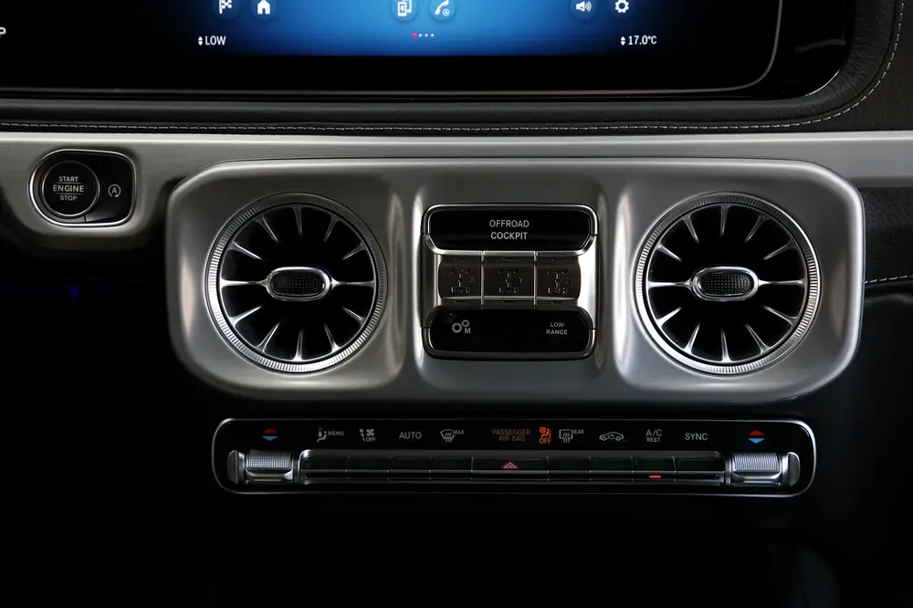 2025 MERCEDES BENZ G63 AMG - FULLY LOADED - BRAND NEW - Image 16