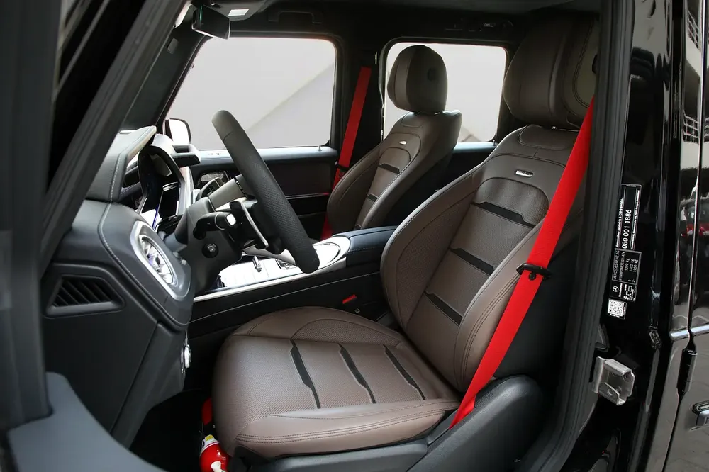 2025 MERCEDES BENZ G63 AMG - FULLY LOADED - BRAND NEW - Image 9