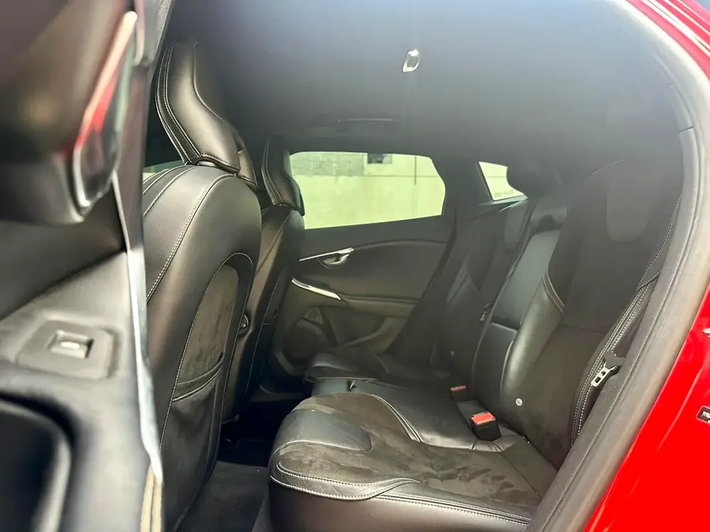 2016 Volvo V40 T5 - GCC not negotiable price السعر نهائي - Image 8