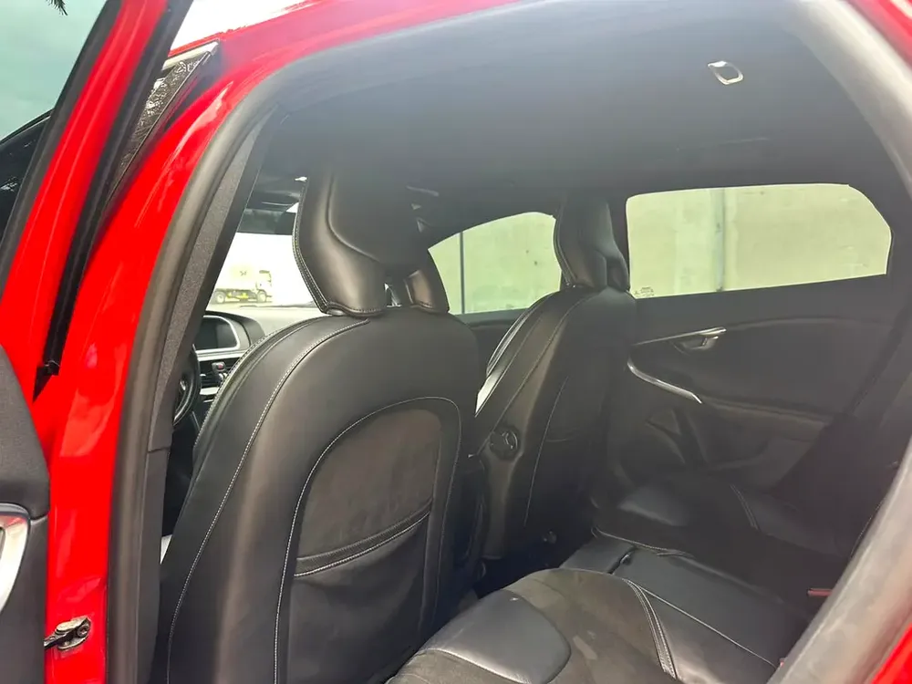 2016 Volvo V40 T5 - GCC not negotiable price السعر نهائي - Image 9