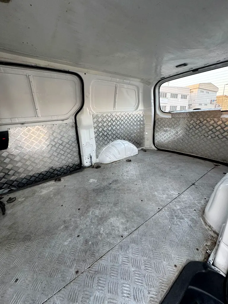 H1 Van (2018 Model  GCC) - Image 10