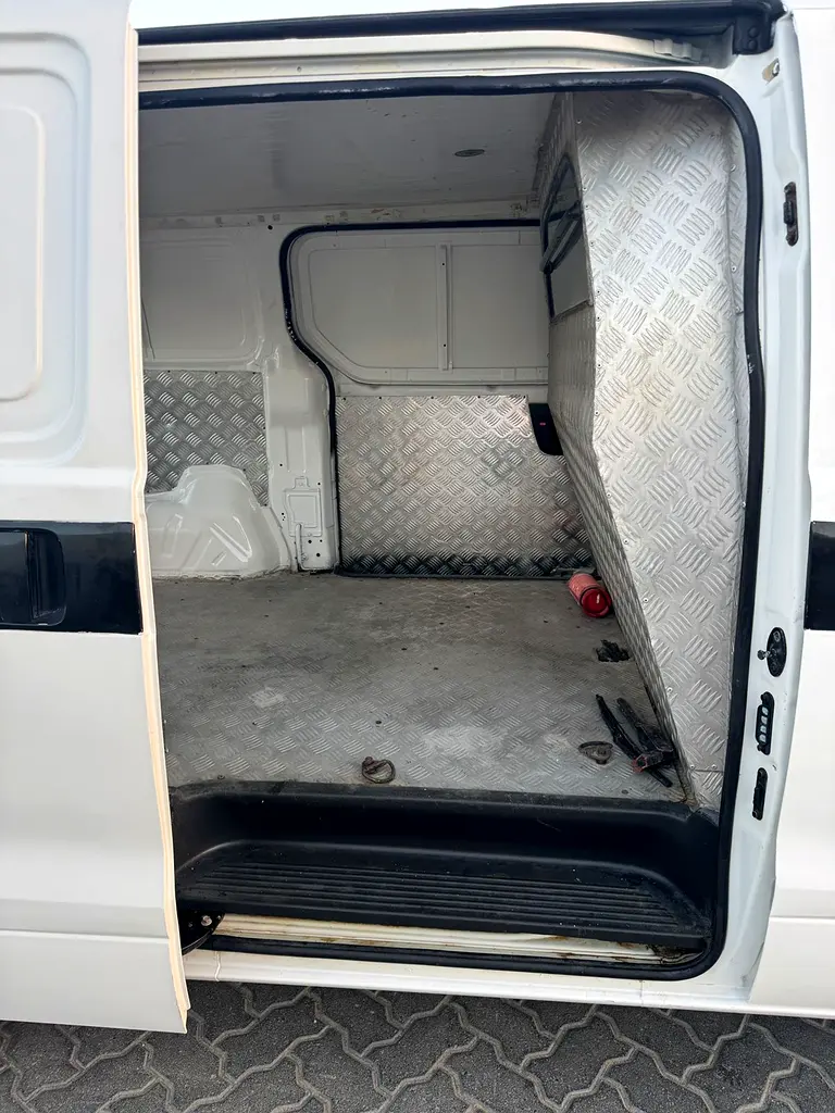 H1 Van (2018 Model  GCC) - Image 9
