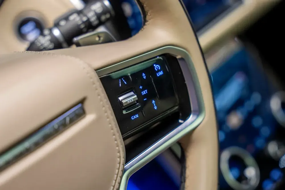 Range Rover Velar R-Dynamic P250, GCC Specs, Under Al-Tayer Warranty, Original Paint. - Image 12