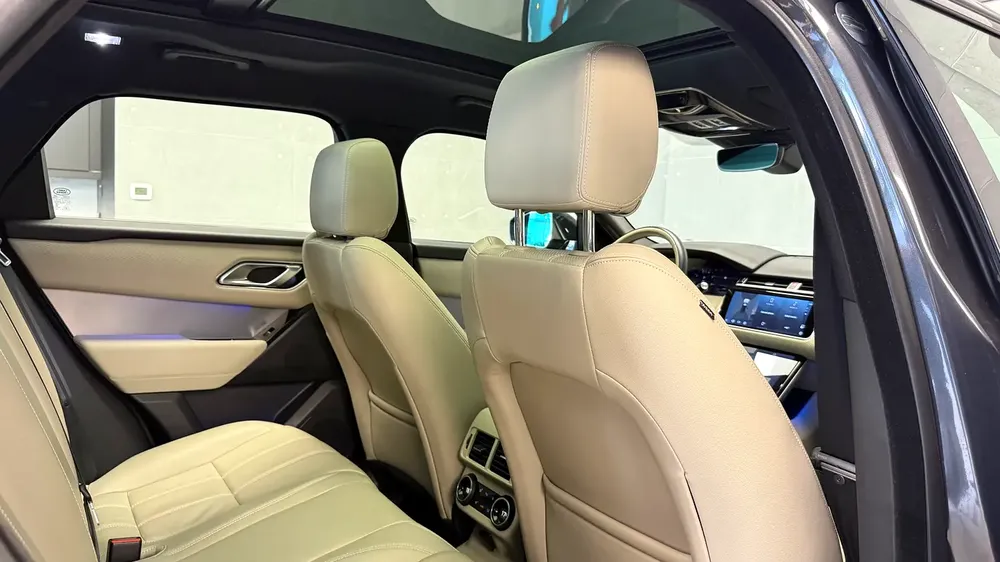Range Rover Velar R-Dynamic P250, GCC Specs, Under Al-Tayer Warranty, Original Paint. - Image 18