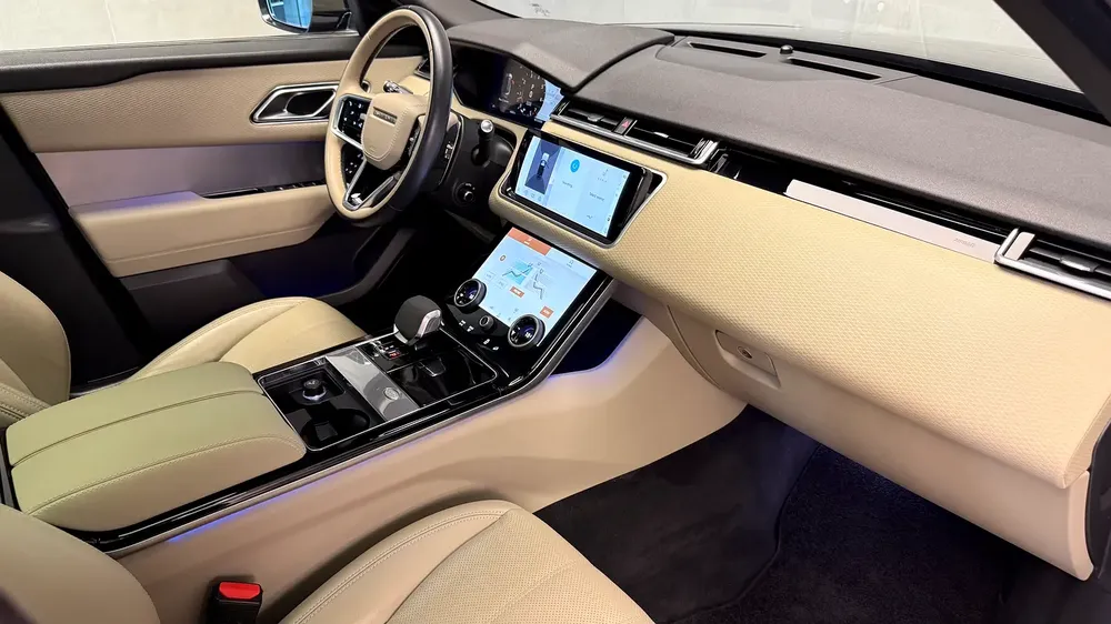 Range Rover Velar R-Dynamic P250, GCC Specs, Under Al-Tayer Warranty, Original Paint. - Image 19