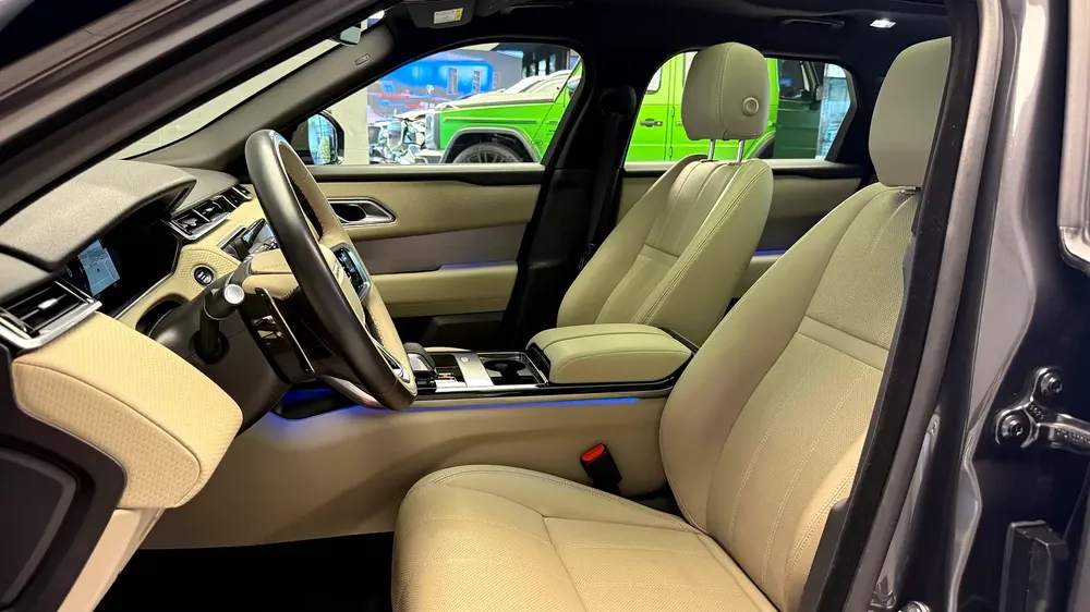 Range Rover Velar R-Dynamic P250, GCC Specs, Under Al-Tayer Warranty, Original Paint. - Image 6