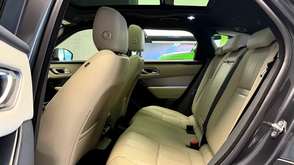 Range Rover Velar R-Dynamic P250, GCC Specs, Under Al-Tayer Warranty, Original Paint. - Image 7