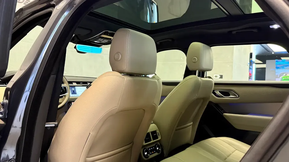 Range Rover Velar R-Dynamic P250, GCC Specs, Under Al-Tayer Warranty, Original Paint. - Image 9