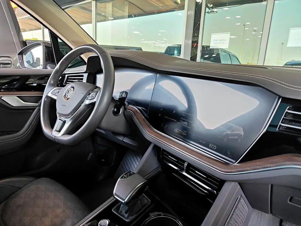 AED 1,500 P.M | 2019 Volkswagen Touareg Highline Full Option | Under Warranty | GCC | - Image 10