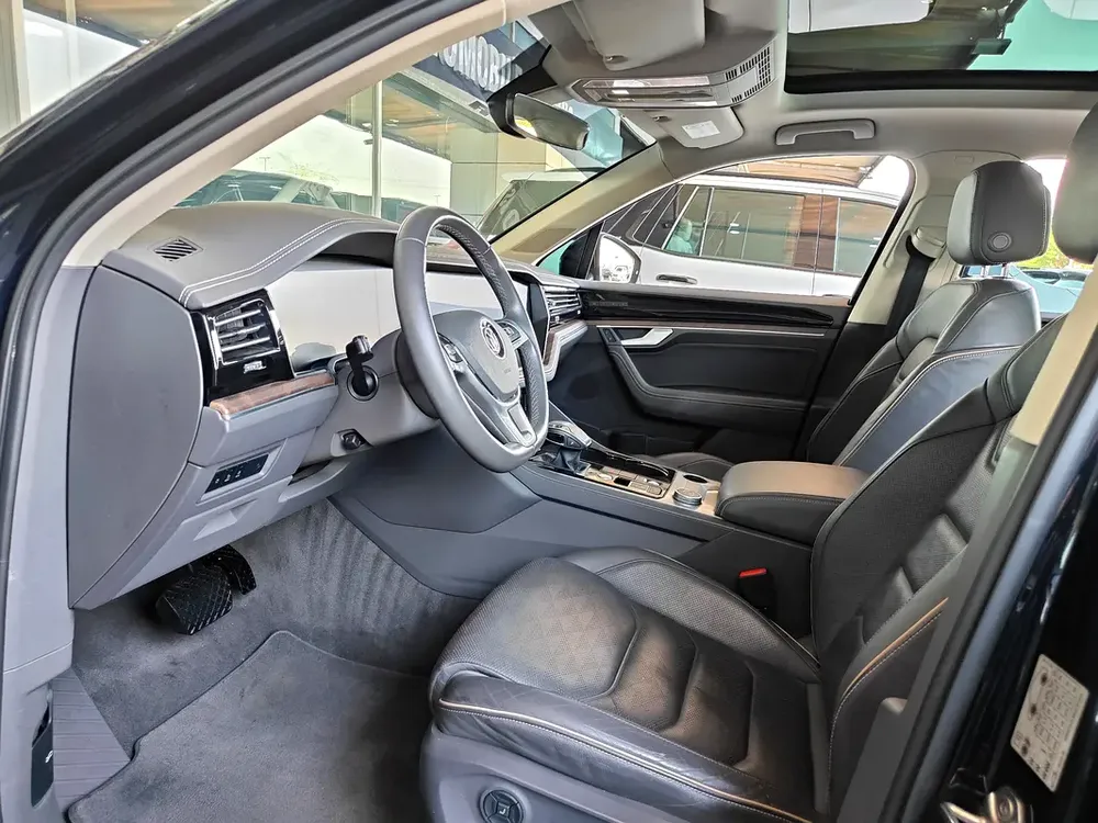 AED 1,500 P.M | 2019 Volkswagen Touareg Highline Full Option | Under Warranty | GCC | - Image 11