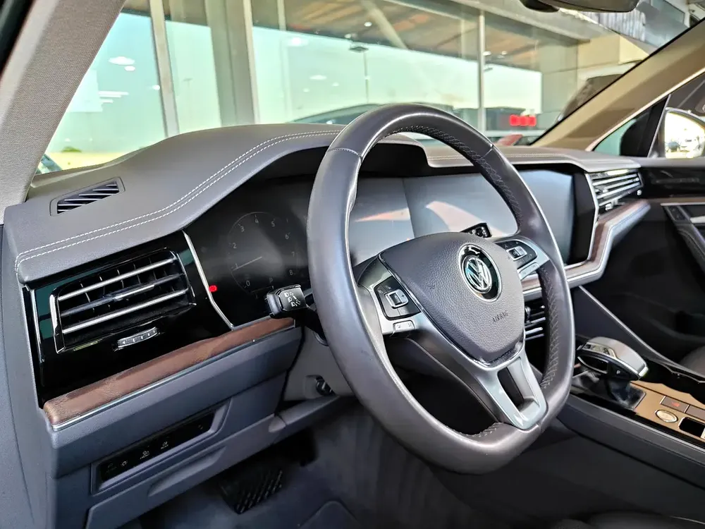 AED 1,500 P.M | 2019 Volkswagen Touareg Highline Full Option | Under Warranty | GCC | - Image 12