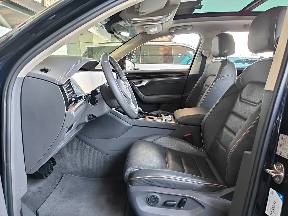 AED 1,500 P.M | 2019 Volkswagen Touareg Highline Full Option | Under Warranty | GCC | - Image 13