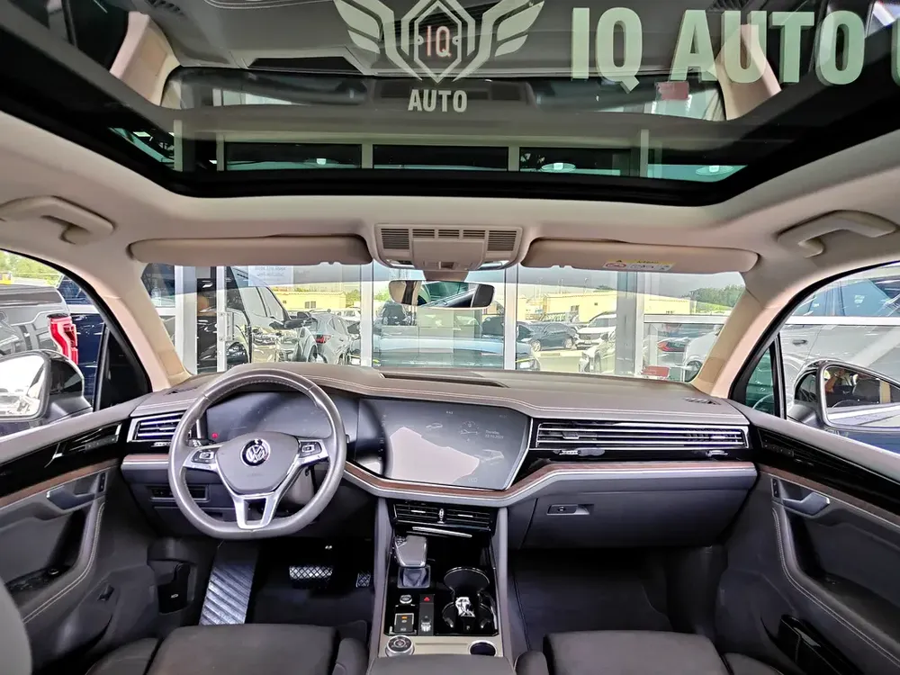 AED 1,500 P.M | 2019 Volkswagen Touareg Highline Full Option | Under Warranty | GCC | - Image 9