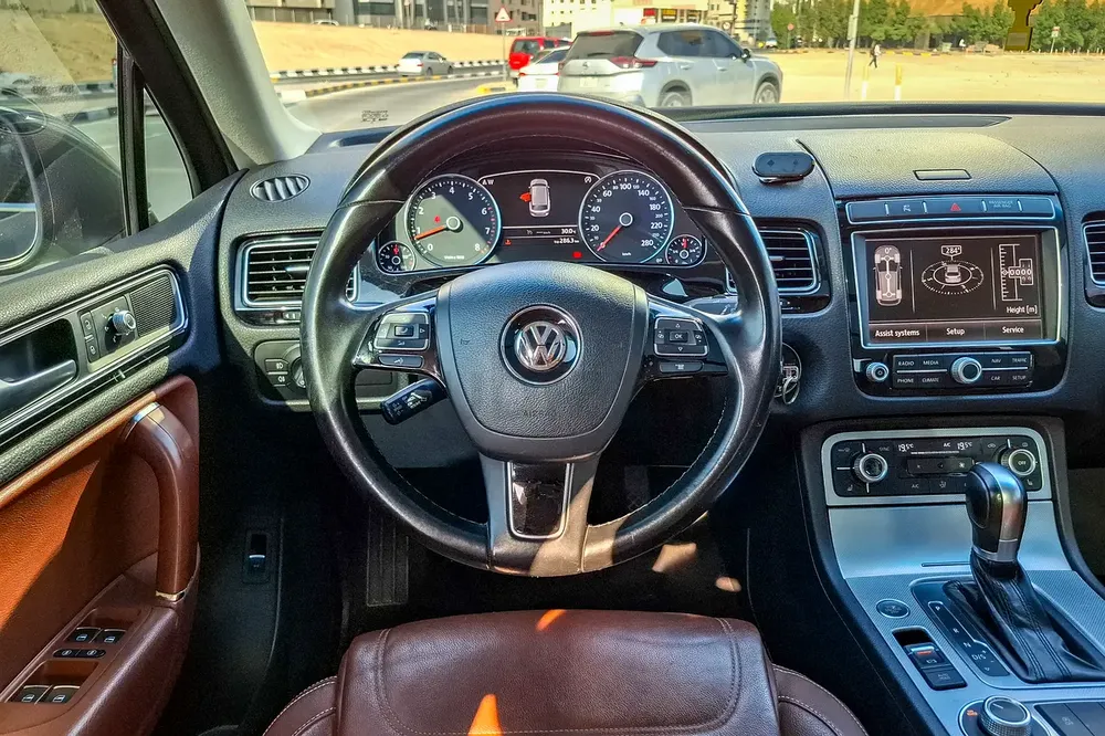 AED 912/month | 2018 Volkswagen Touareg SEL | GCC Specs | Ref#386071 - Image 10