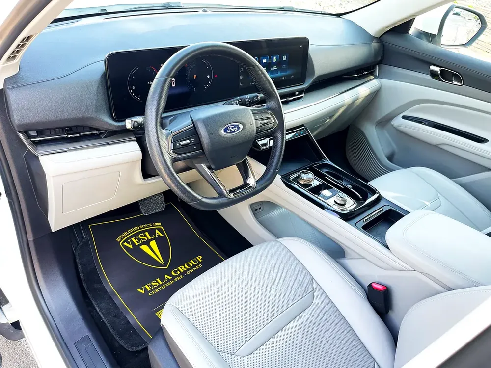 UNLIMITED MILEAGE WARRANTY / LEATHER SEAT + NAVIGATION + CAMERA + BLIND SPOT / IN HOUSE FINANCE - Image 10