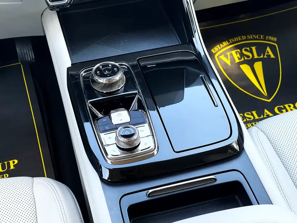 UNLIMITED MILEAGE WARRANTY / LEATHER SEAT + NAVIGATION + CAMERA + BLIND SPOT / IN HOUSE FINANCE - Image 13
