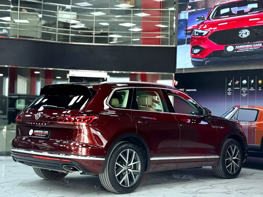 APX EMI 1760 /MONTH 2020 | Volkswagen Touareg Highline | GCC | Full Agency History - Image 4