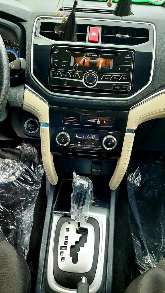 Toyota Rush EX Top 2023 Model No1 Option push Start Fully Automatic GCC urgent for Sale - Image 11