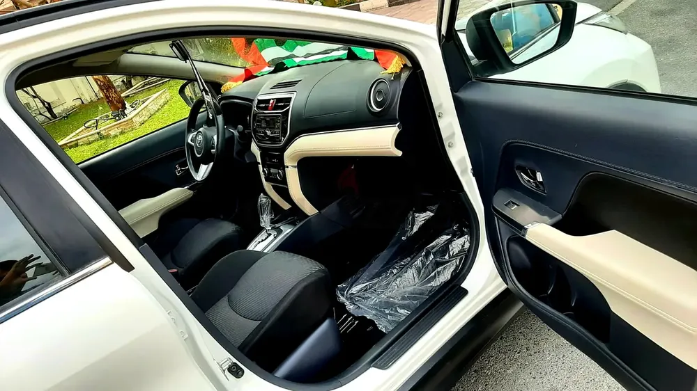 Toyota Rush EX Top 2023 Model No1 Option push Start Fully Automatic GCC urgent for Sale - Image 7