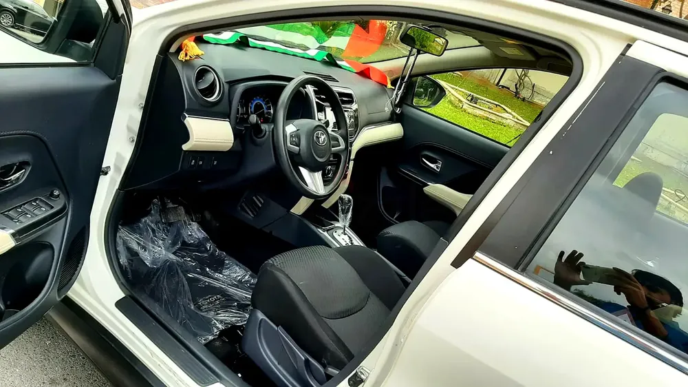 Toyota Rush EX Top 2023 Model No1 Option push Start Fully Automatic GCC urgent for Sale - Image 8