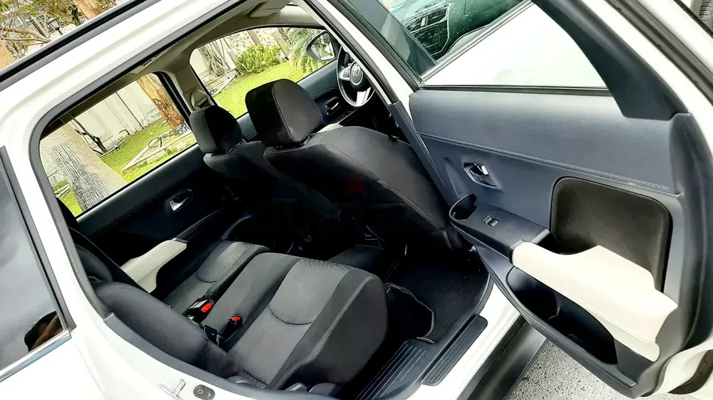 Toyota Rush EX Top 2023 Model No1 Option push Start Fully Automatic GCC urgent for Sale - Image 9