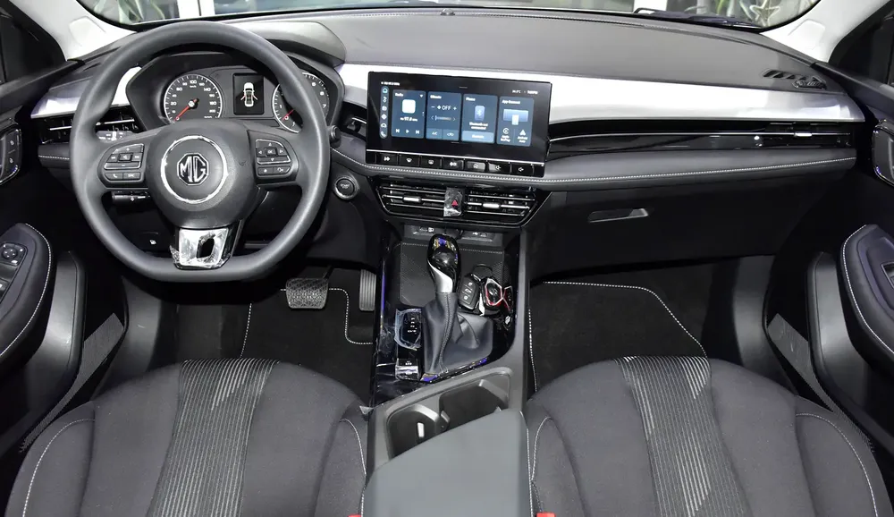 AED 856 EMi for 5Yrs | MG 5 ( 2026 Model ) in Silver Color GCC Specs - Image 11