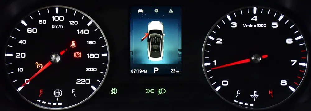 AED 856 EMi for 5Yrs | MG 5 ( 2026 Model ) in Silver Color GCC Specs - Image 13