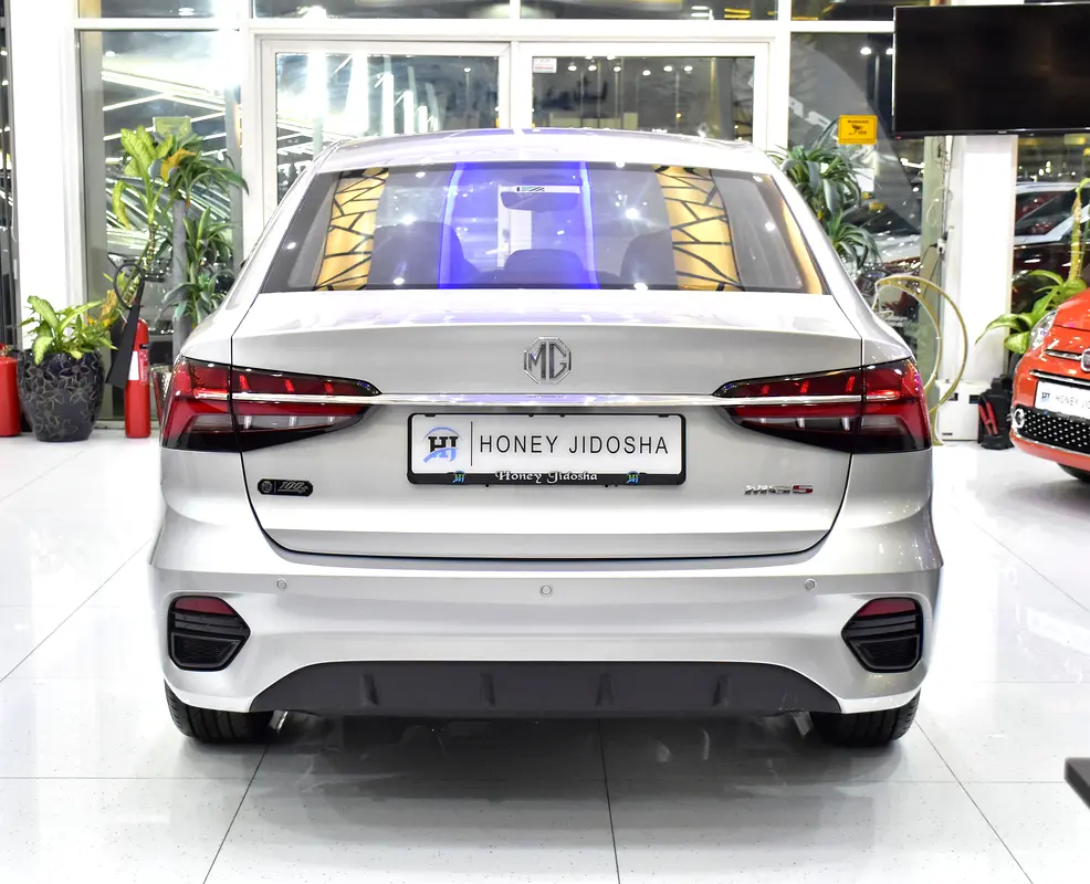 AED 856 EMi for 5Yrs | MG 5 ( 2026 Model ) in Silver Color GCC Specs - Image 5
