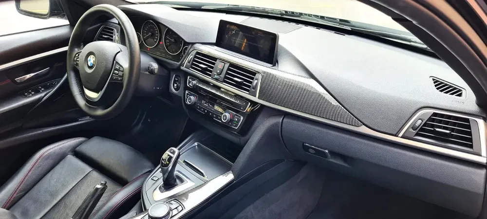 very well maintained BMW 328i Sport-line 2016 Canadian Specs - Image 9