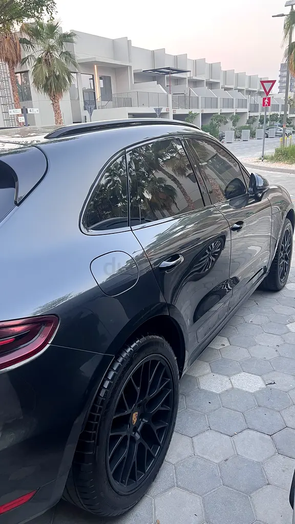 Porsche Macan GTS 2017 | GCC Specs | Low Mileage | Pristine Condition - Image 9