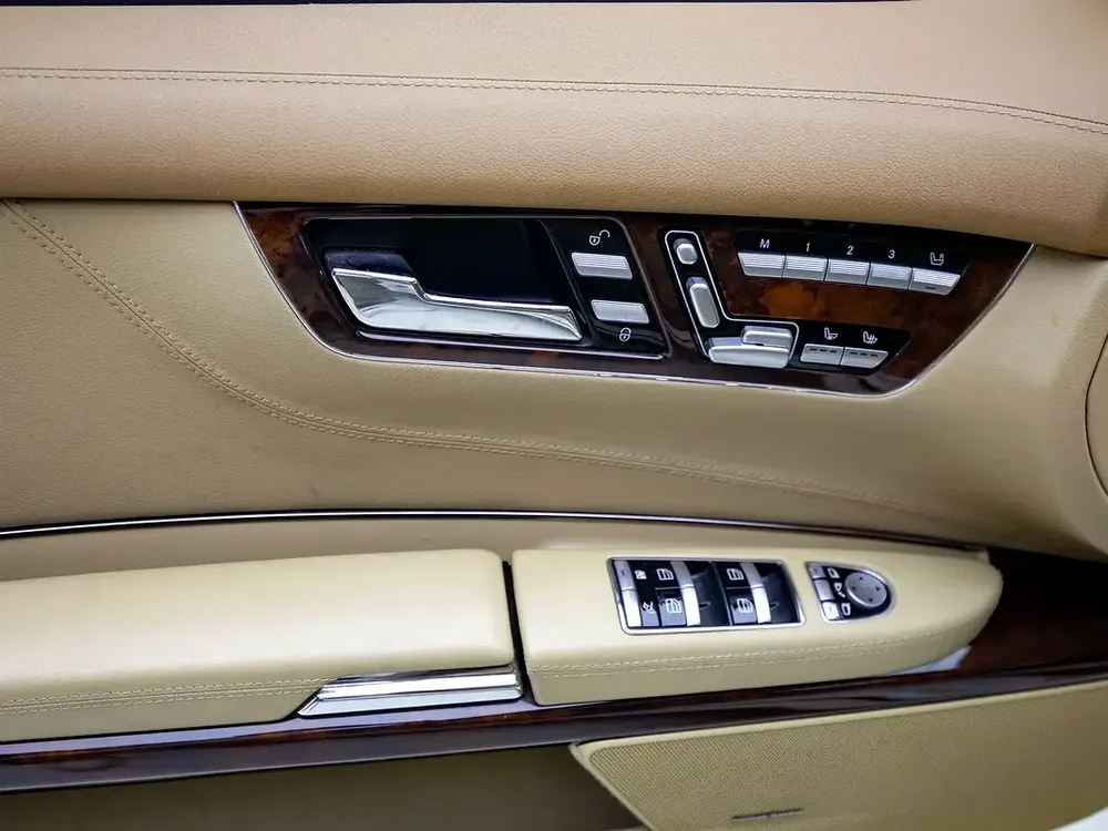 2011 | Mercedes Benz | CL63 AMG with CL65 KIT | GCC Spec - Image 12