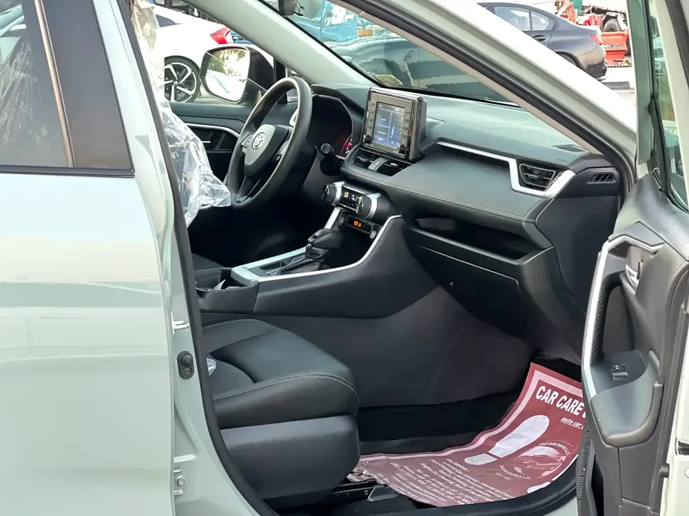 2021 TOYOTA RAV4 XLE FULL OPTION - Image 11