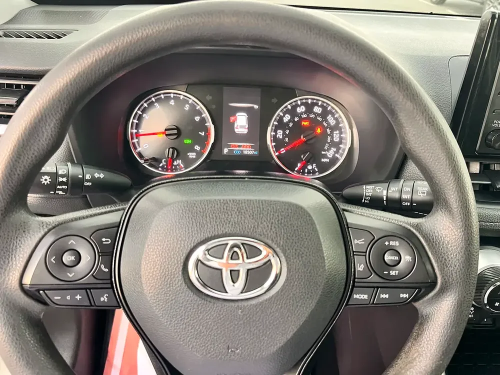 2021 TOYOTA RAV4 XLE FULL OPTION - Image 17