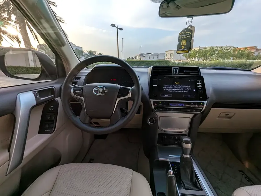 2020 Toyota Prado TXL - 3.0L V4 - 4WD- Deisel -GCC- Push Start With Fridge - Image 10