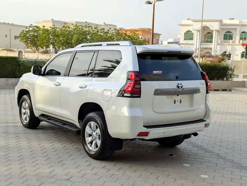 2020 Toyota Prado TXL - 3.0L V4 - 4WD- Deisel -GCC- Push Start With Fridge - Image 5