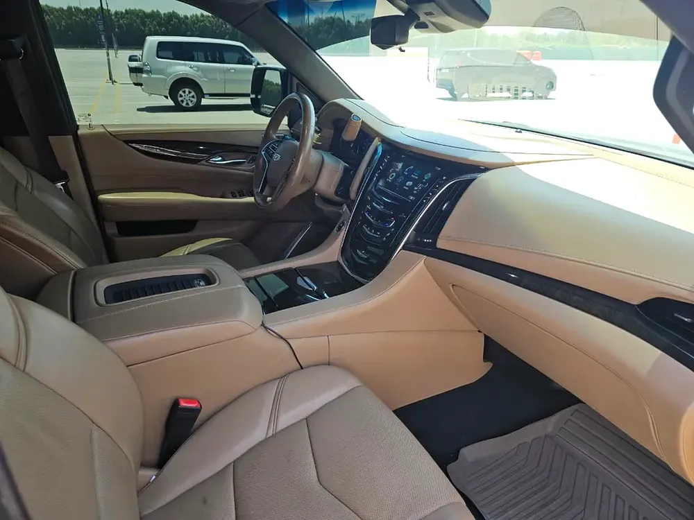 2018 Cadillac Escalade Platinum | GCC Specs | Perfect Condition - Image 10